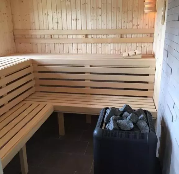 ベッドアンドブレックファースト Dunez Men Only Resort