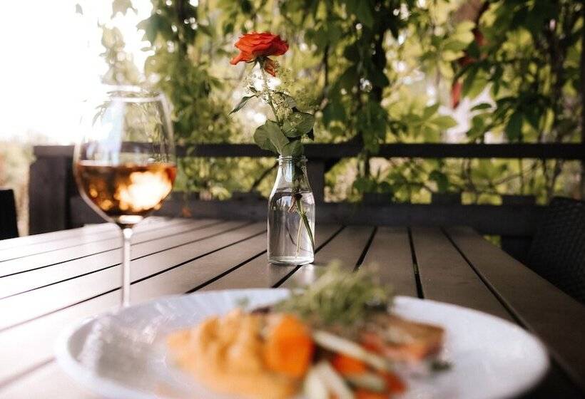 Bed and Breakfast Varjola Holiday Center