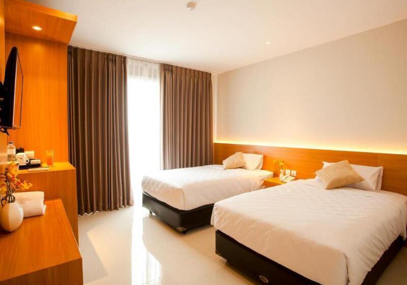 בית מלון כפרי D Season Premiere