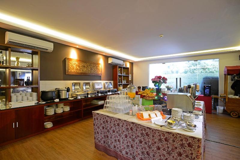 בית מלון כפרי D Season Premiere