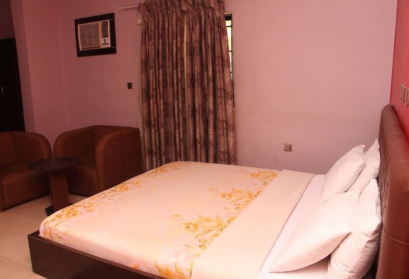 هتل Kriscane Suites