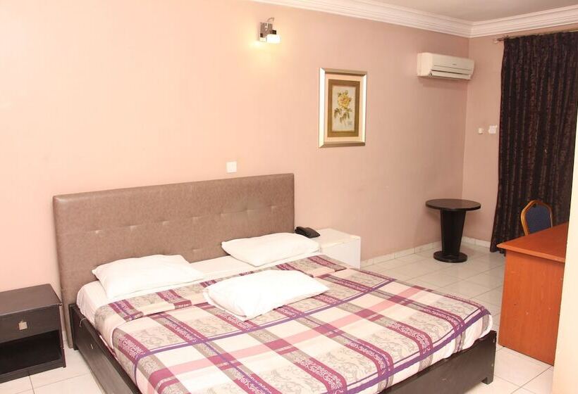 هتل Kriscane Suites