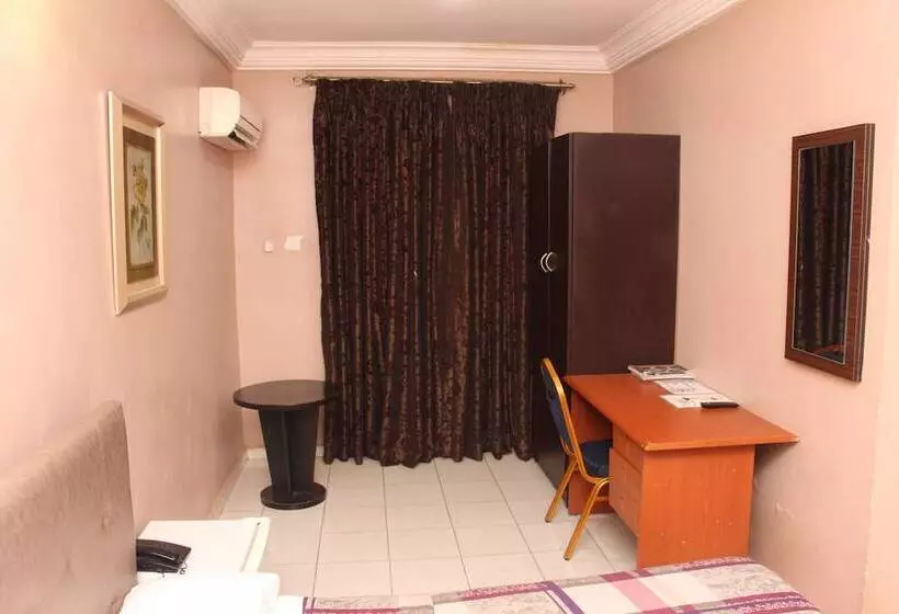 هتل Kriscane Suites