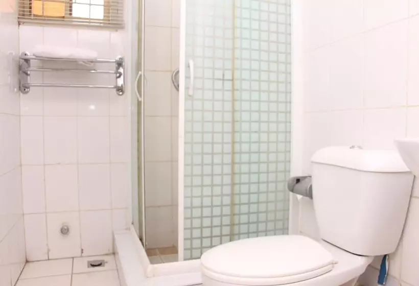 هتل Kriscane Suites