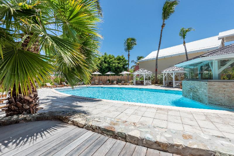 هتل La Playa Orient Bay