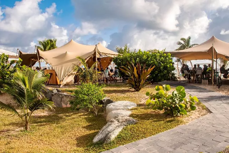 هتل La Playa Orient Bay