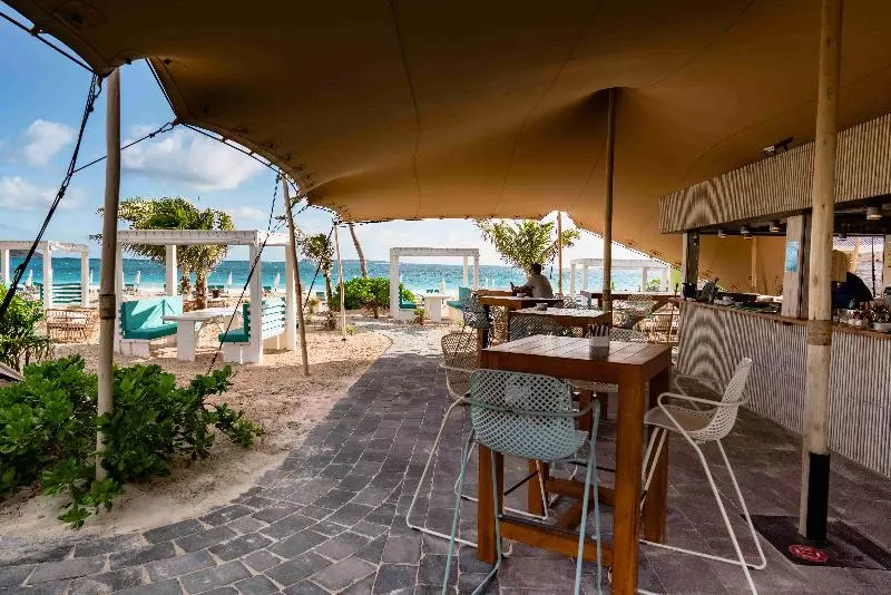 هتل La Playa Orient Bay