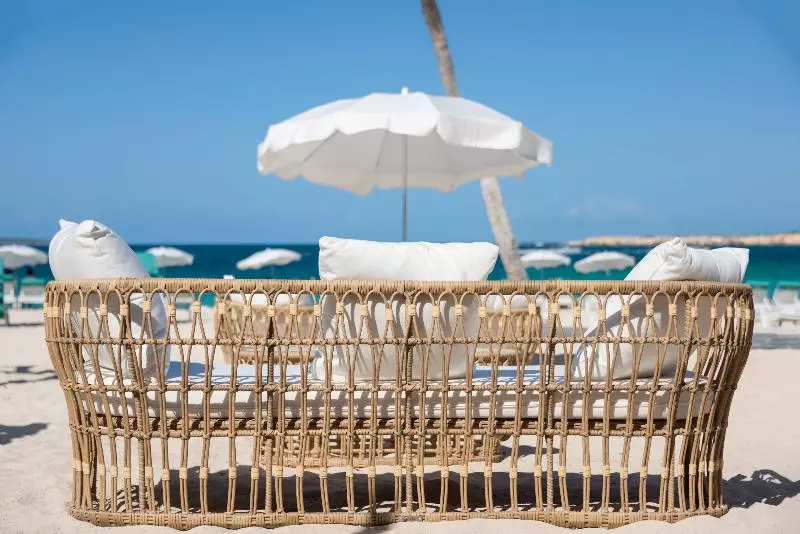 هتل La Playa Orient Bay