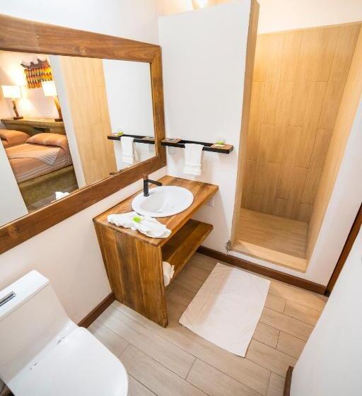 هتل Nanajuana Río Dulce