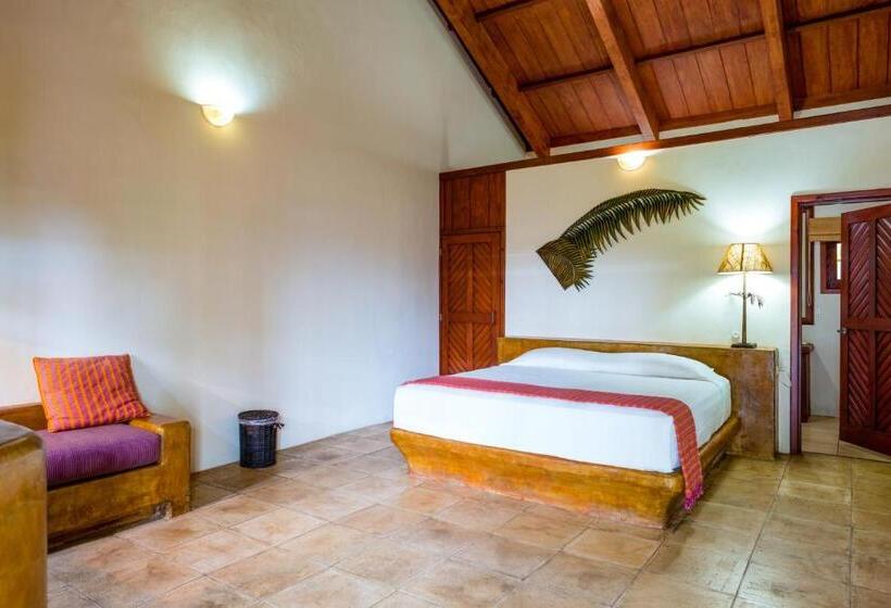 هتل Nanajuana Río Dulce