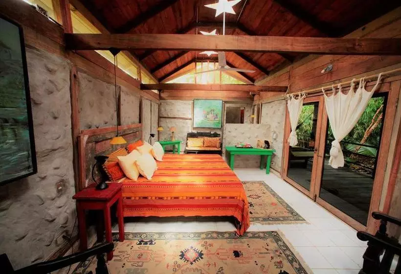هتل Tortugal Boutique River Lodge