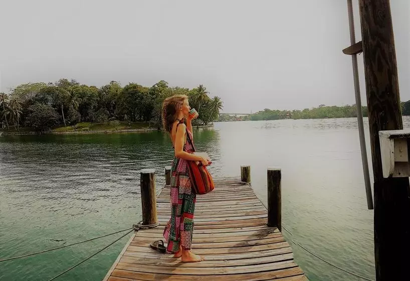 هتل Tortugal Boutique River Lodge