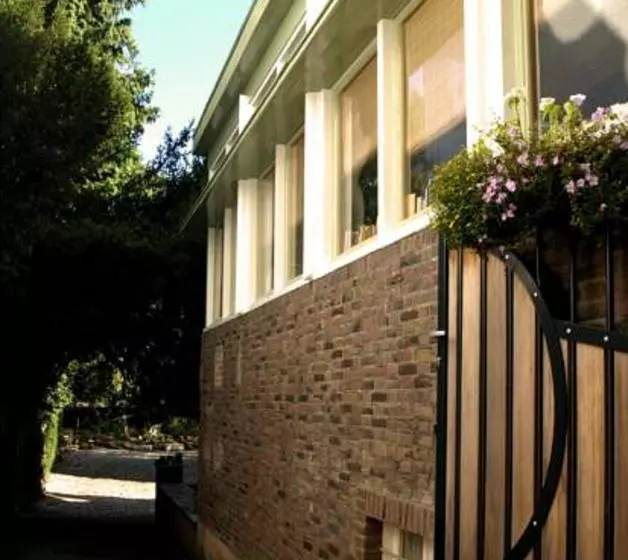 Hotelli Villa Warempel