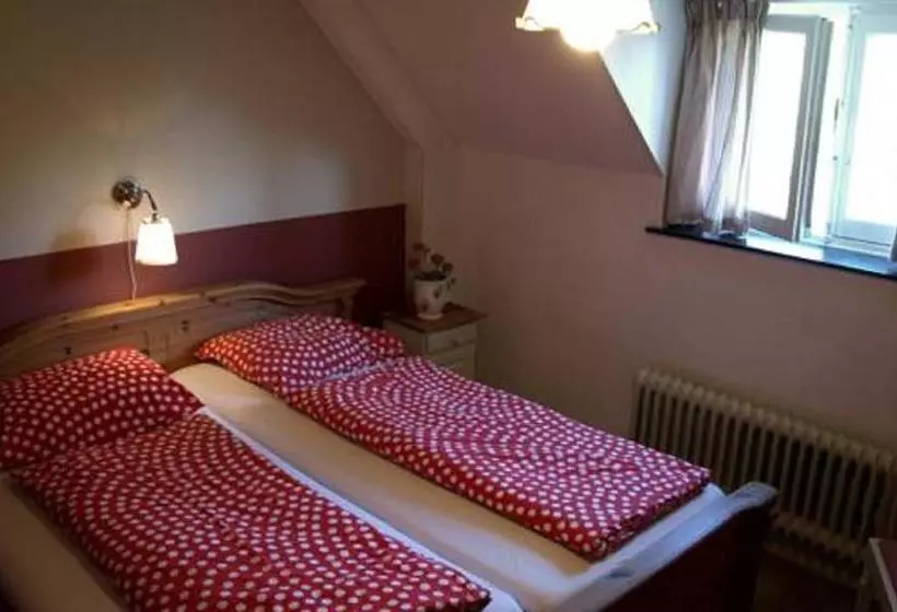 Hotelli Villa Warempel