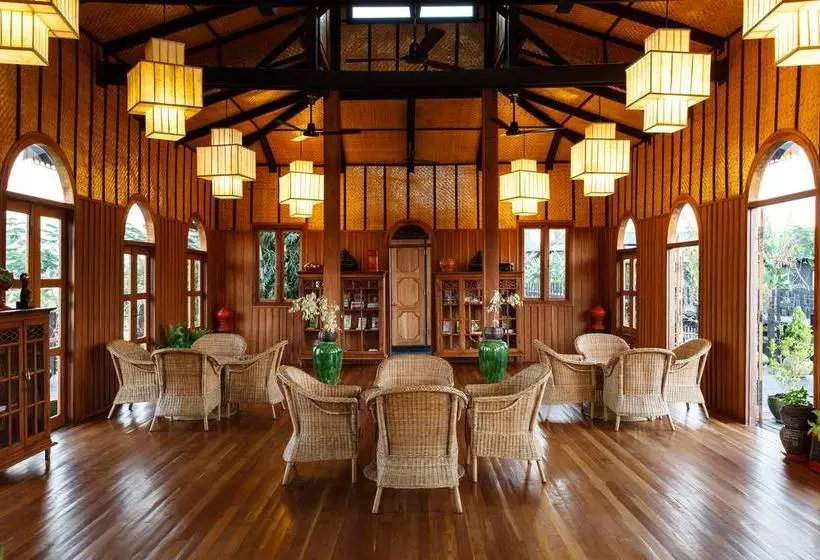 استراحتگاه Inle Heritage Stilt Houses