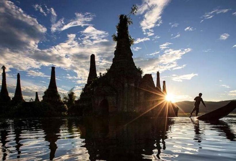 استراحتگاه Inle Heritage Stilt Houses