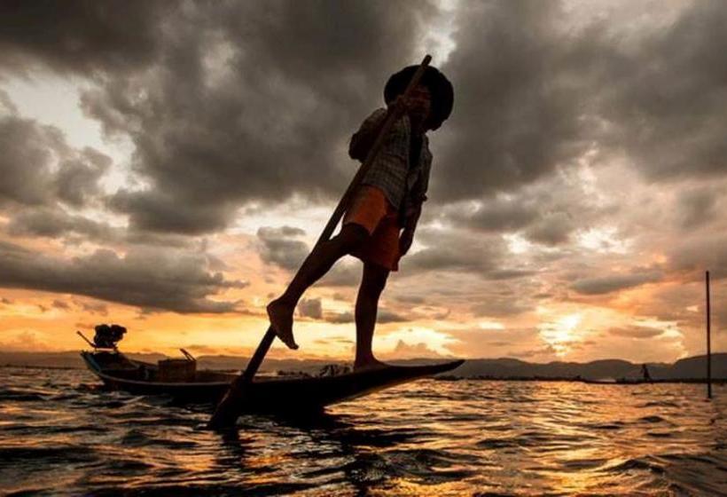 استراحتگاه Inle Heritage Stilt Houses