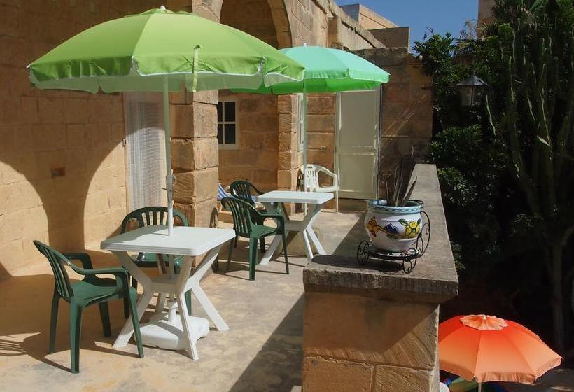 تختخواب و صبحانه Ta Matmura Farmhouse