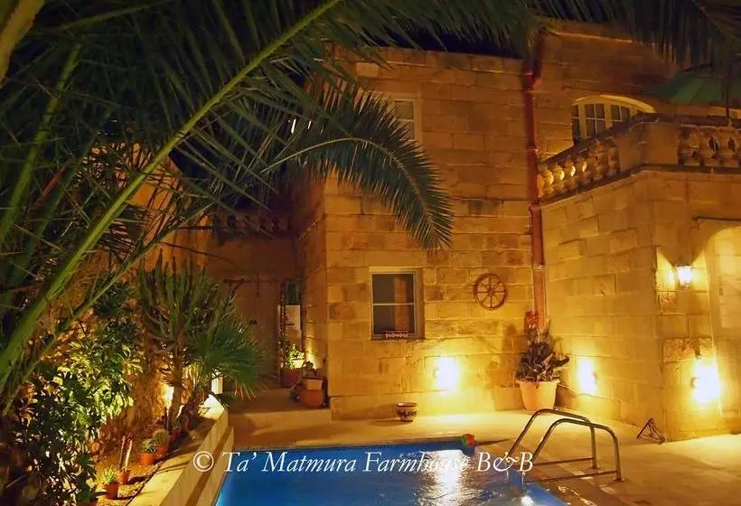 تختخواب و صبحانه Ta  Matmura Farmhouse