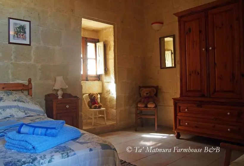 تختخواب و صبحانه Ta  Matmura Farmhouse