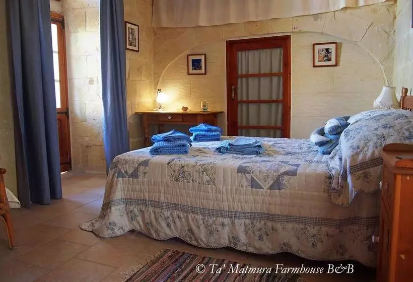 تختخواب و صبحانه Ta  Matmura Farmhouse
