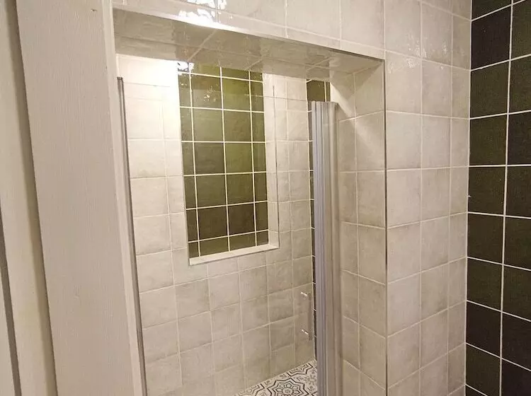 تختخواب و صبحانه Yoga Butik Otel
