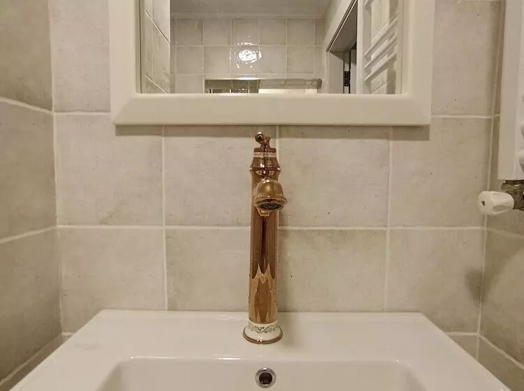 تختخواب و صبحانه Yoga Butik Otel