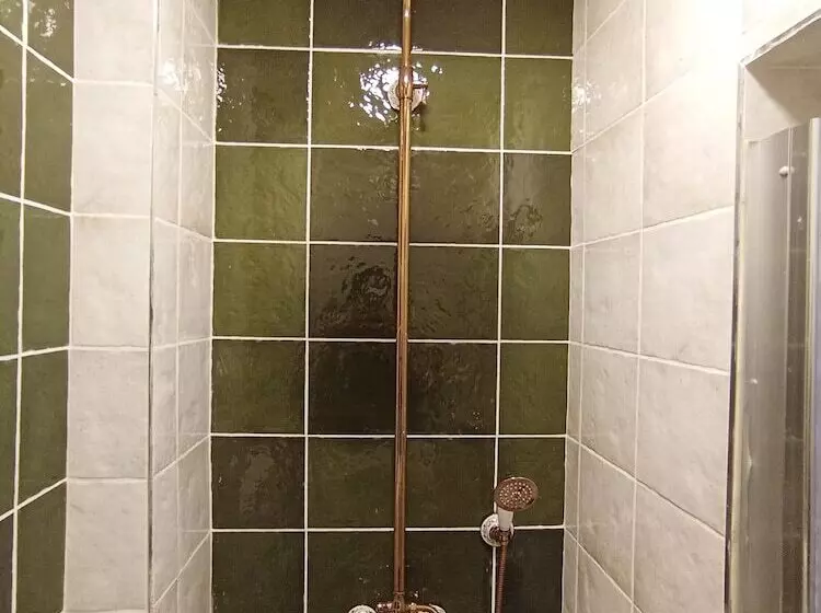 تختخواب و صبحانه Yoga Butik Otel