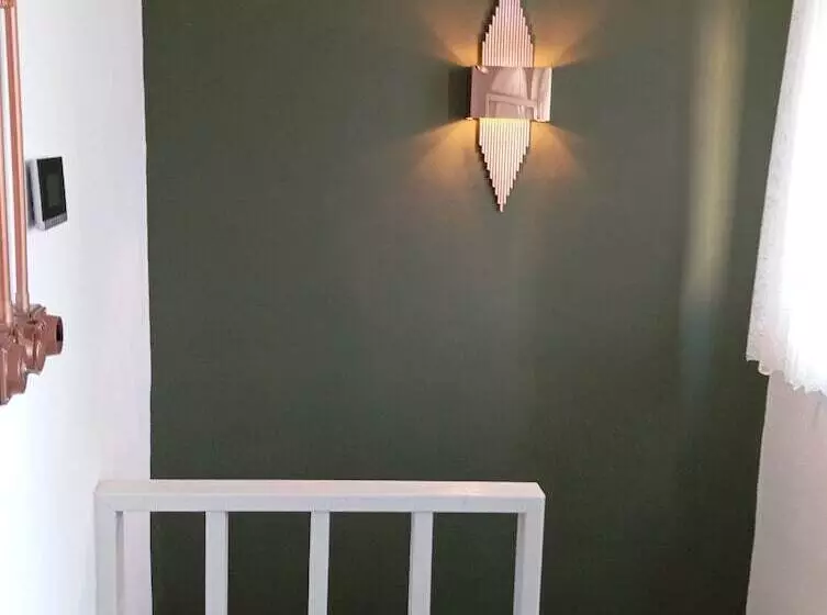 تختخواب و صبحانه Yoga Butik Otel
