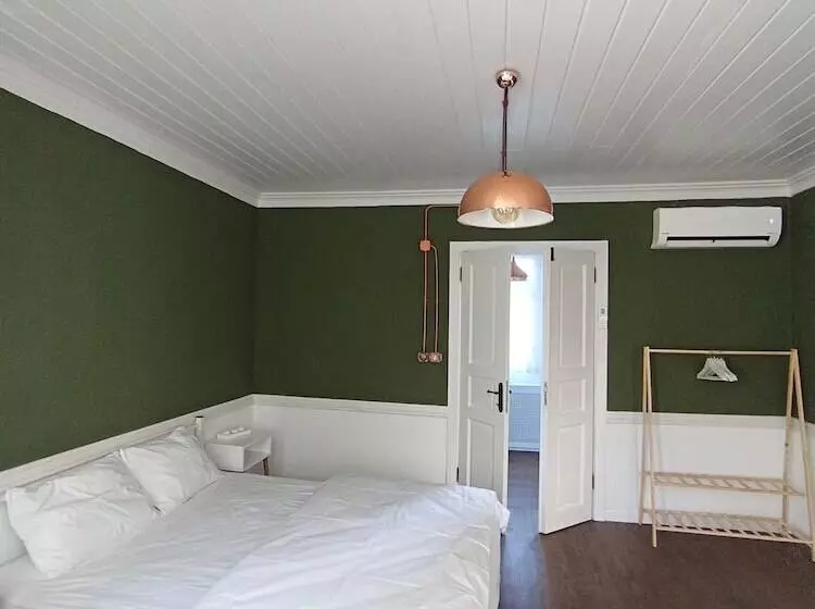 تختخواب و صبحانه Yoga Butik Otel