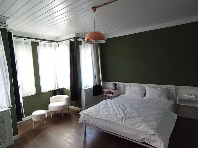 تختخواب و صبحانه Yoga Butik Otel