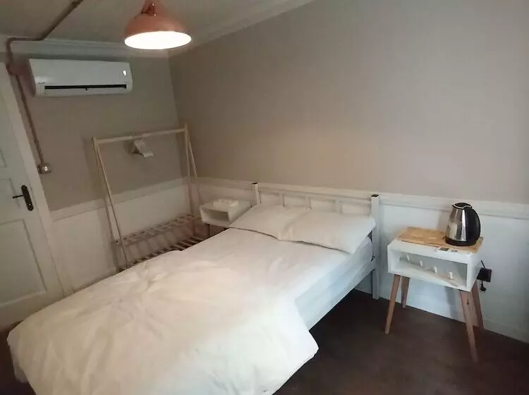 تختخواب و صبحانه Yoga Butik Otel