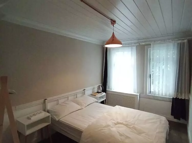 تختخواب و صبحانه Yoga Butik Otel