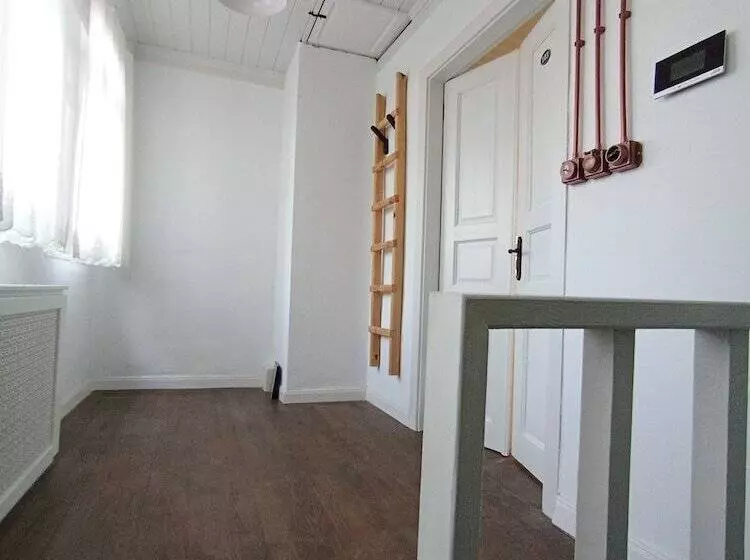 تختخواب و صبحانه Yoga Butik Otel