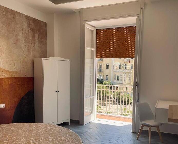 تختخواب و صبحانه Bluceleste Salerno Centro