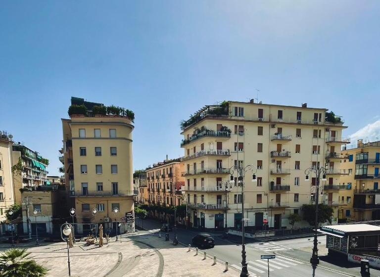 تختخواب و صبحانه Bluceleste Salerno Centro