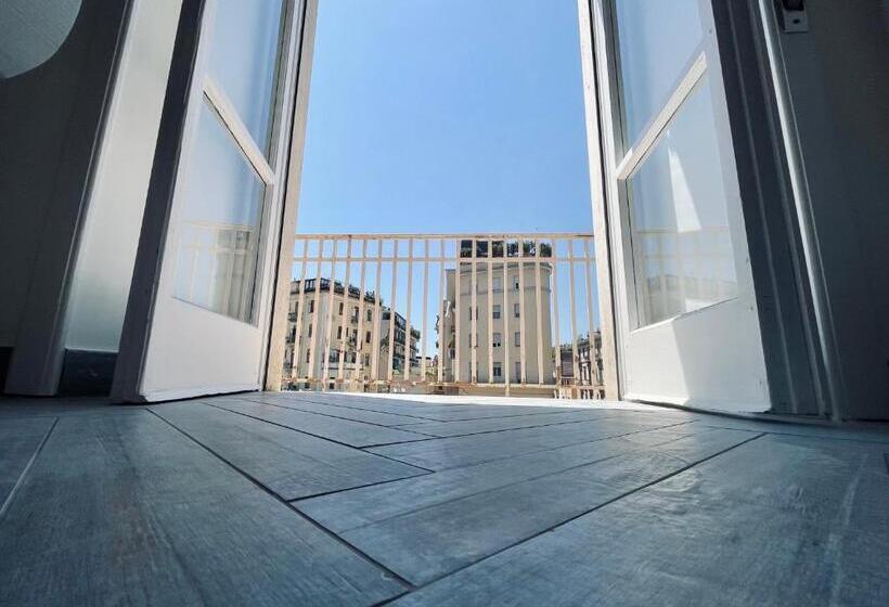 تختخواب و صبحانه Bluceleste Salerno Centro