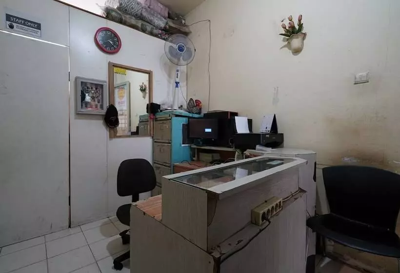 Hotelli Oyo 94119 Pdl Guest House Syariah