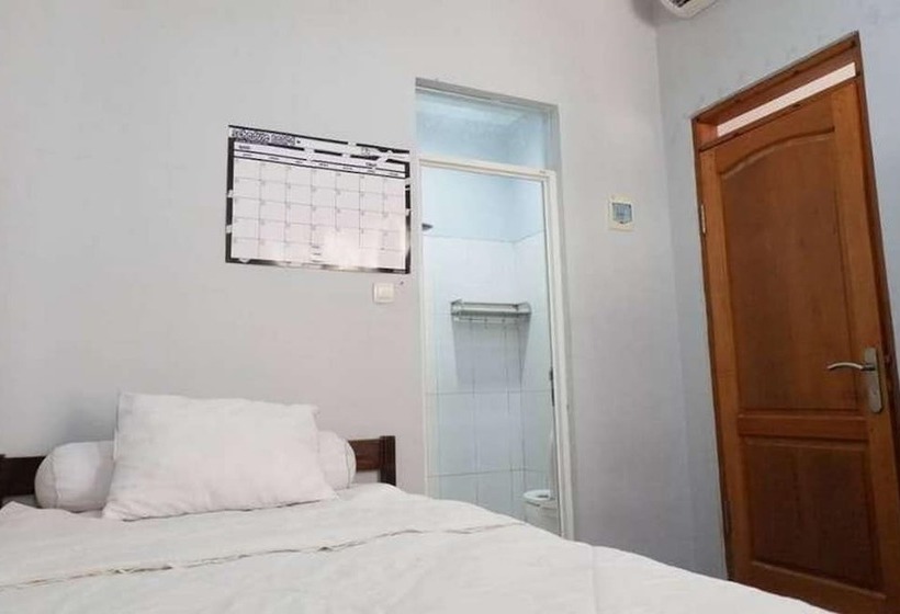 Hotel Oyo 94119 Pdl Guest House Syariah