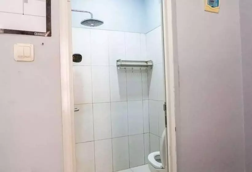 Hotelli Oyo 94119 Pdl Guest House Syariah