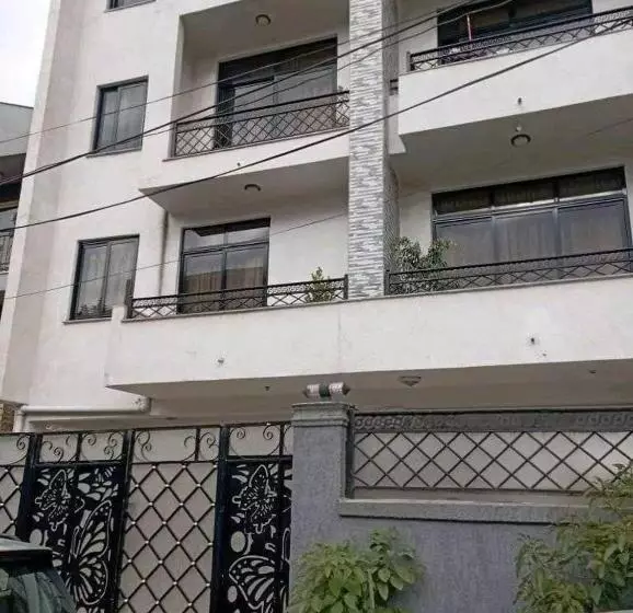 هاستل Go There Inn