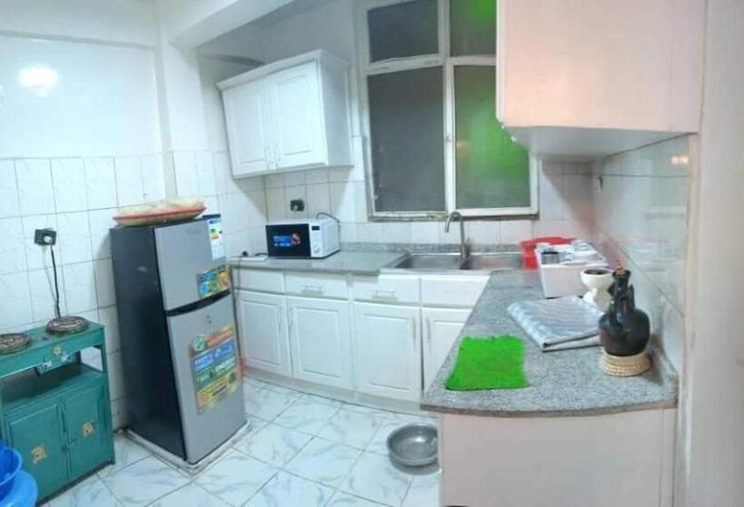 هاستل Go There Inn