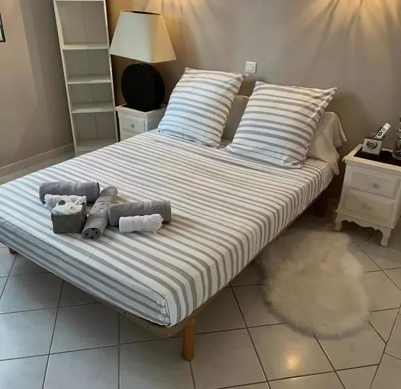 ベッドアンドブレックファースト Chambre Amandier