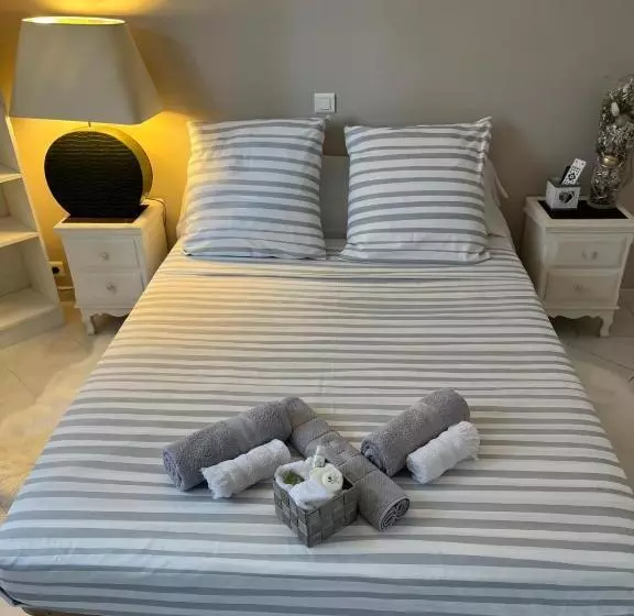 ベッドアンドブレックファースト Chambre Amandier