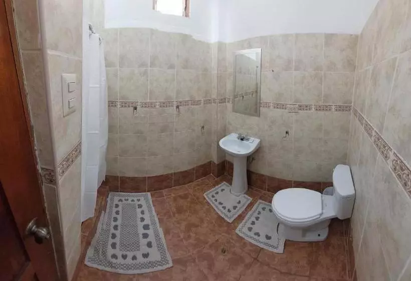 تختخواب و صبحانه Hostal Miramonti