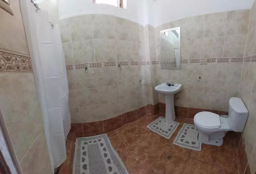 تختخواب و صبحانه Hostal Miramonti