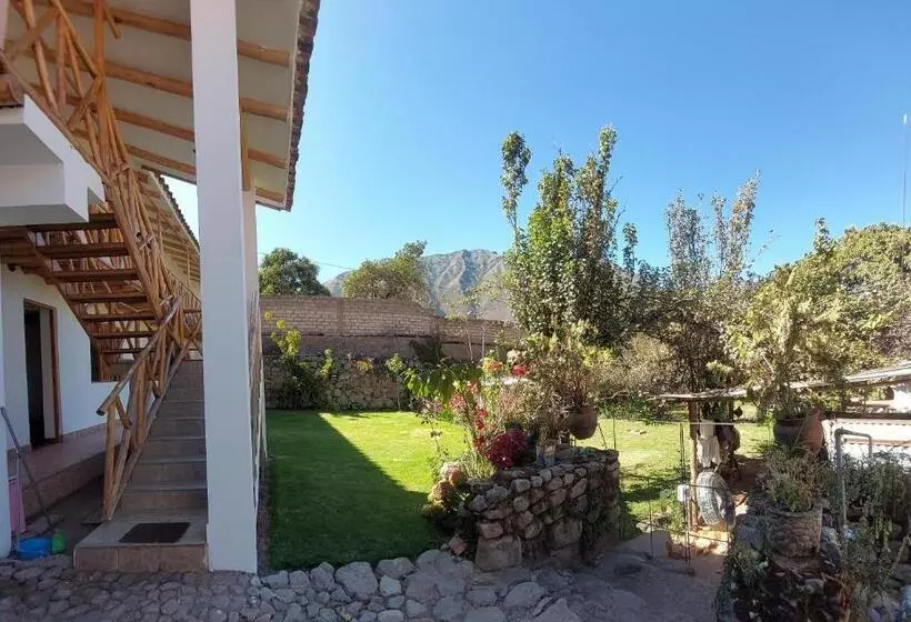 تختخواب و صبحانه Hostal Miramonti