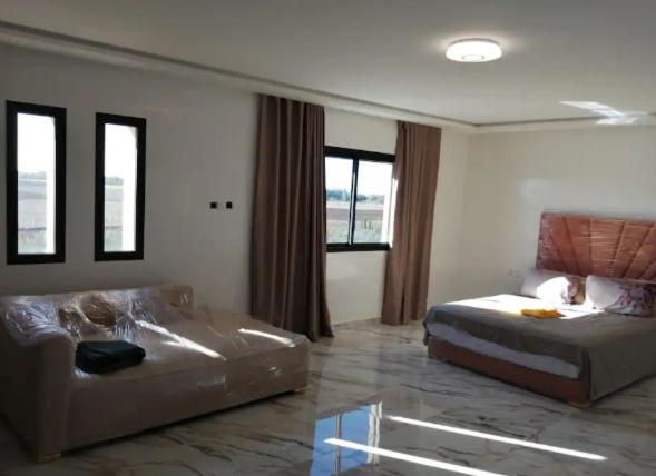 Pension (Hôtel basse catégorie) Villa Et Piscine, Avec Suites Indépendantes, Proche De Casablanca