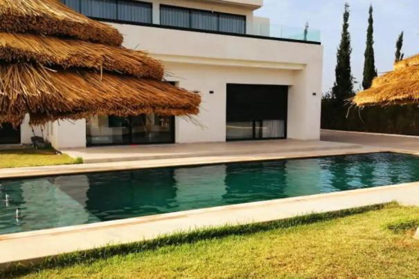 Pension (Hôtel basse catégorie) Villa Et Piscine, Avec Suites Indépendantes, Proche De Casablanca