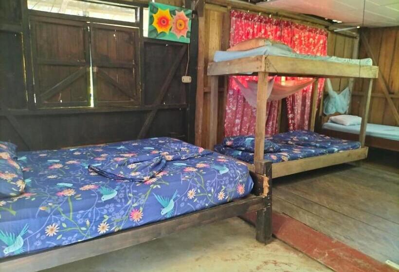 پانسیون Wira Hostal